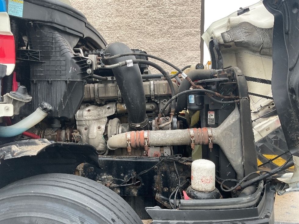 Day Cab Tractor-Heavy Duty Tractors-Freightliner-2019-T12664ST-Pittsburgh-PA-376,501\n\t\tmiles-$ 46,250 - Image 15