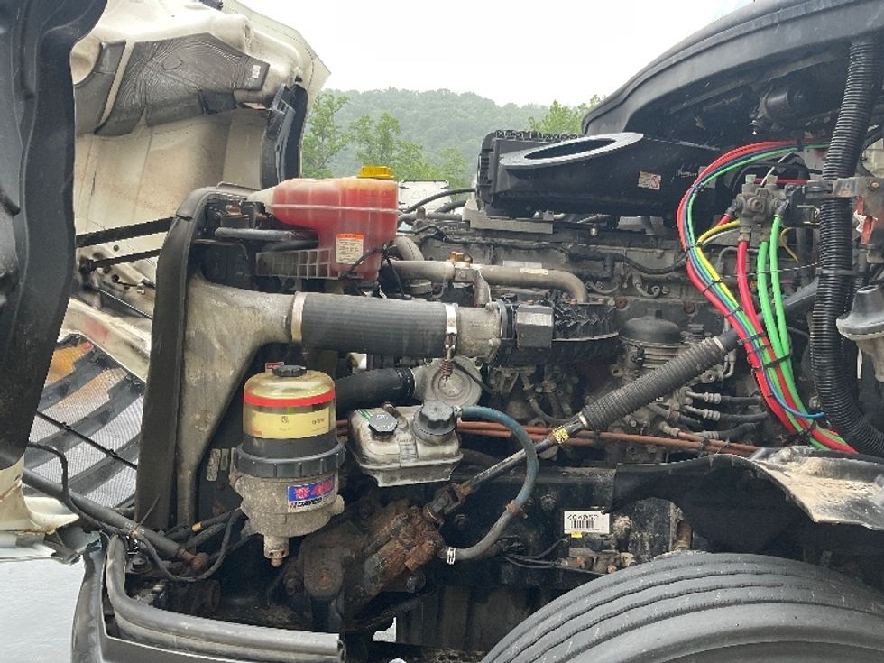 Day Cab Tractor-Heavy Duty Tractors-Freightliner-2019-T12664ST-Pittsburgh-PA-376,501\n\t\tmiles-$ 46,250 - Image 16