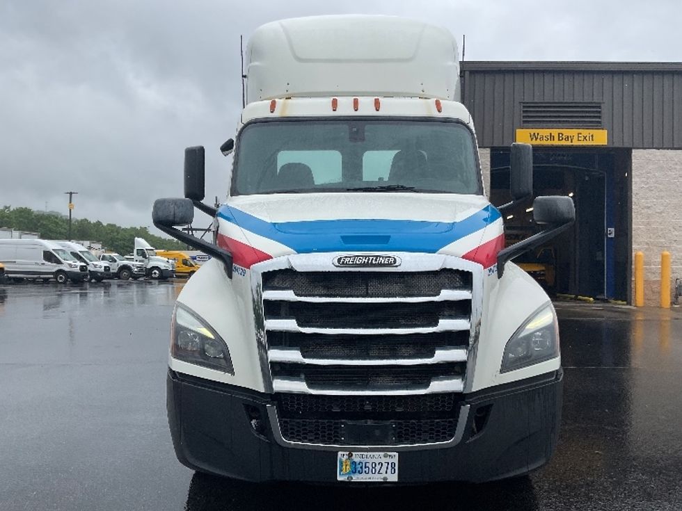 Day Cab Tractor-Heavy Duty Tractors-Freightliner-2019-T12664ST-Pittsburgh-PA-376,501\n\t\tmiles-$ 46,250 - Image 2