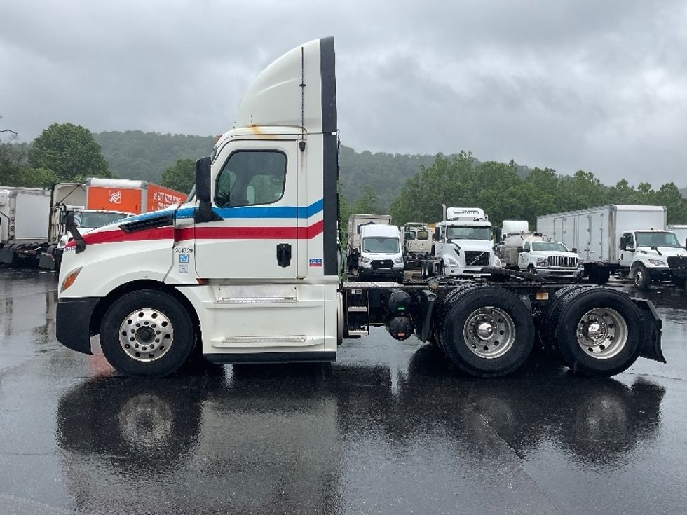 Day Cab Tractor-Heavy Duty Tractors-Freightliner-2019-T12664ST-Pittsburgh-PA-376,501\n\t\tmiles-$ 46,250 - Image 4