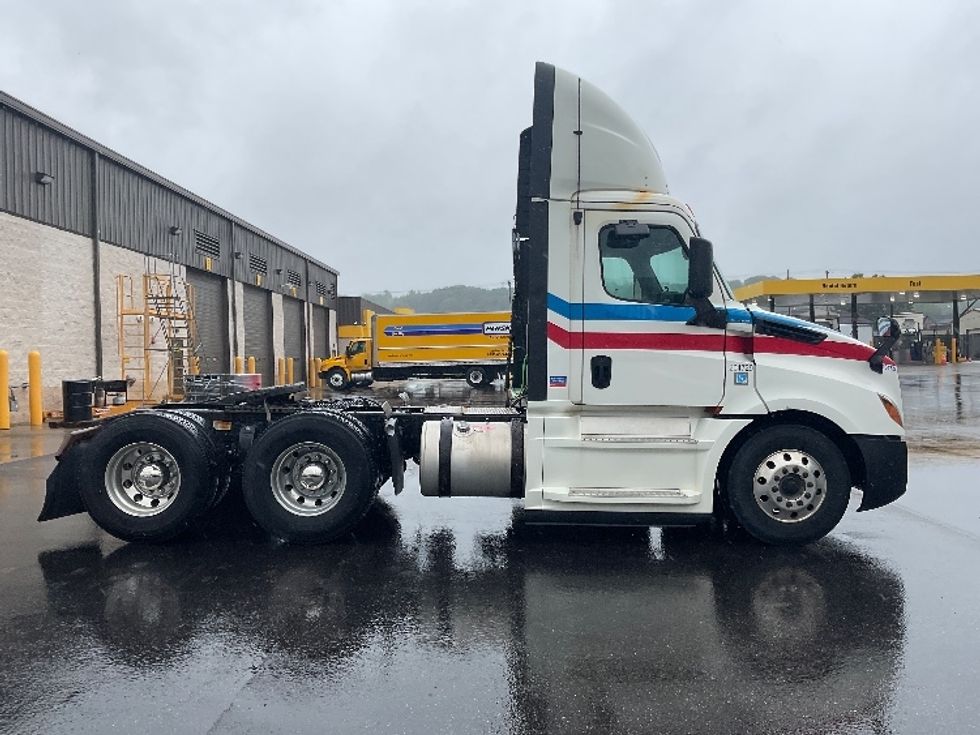 Day Cab Tractor-Heavy Duty Tractors-Freightliner-2019-T12664ST-Pittsburgh-PA-376,501\n\t\tmiles-$ 46,250 - Image 8