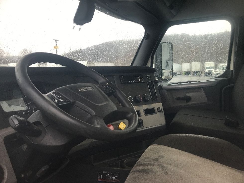 Day Cab Tractor-Heavy Duty Tractors-Freightliner-2019-T12664ST-Pittsburgh-PA-414,356\n\t\tmiles-$ 51,000 - Image 10