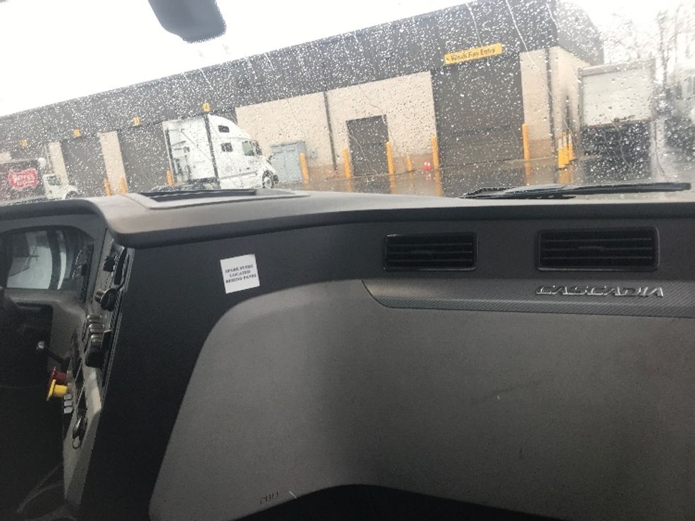 Day Cab Tractor-Heavy Duty Tractors-Freightliner-2019-T12664ST-Pittsburgh-PA-414,356\n\t\tmiles-$ 51,000 - Image 13