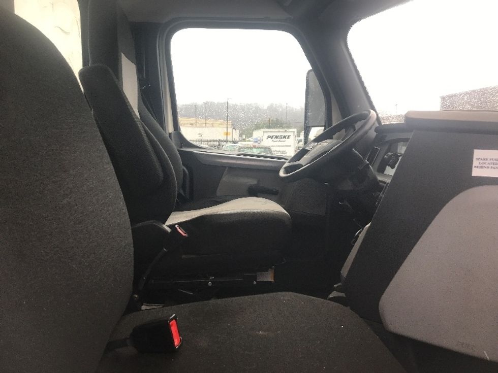 Day Cab Tractor-Heavy Duty Tractors-Freightliner-2019-T12664ST-Pittsburgh-PA-414,356\n\t\tmiles-$ 51,000 - Image 14