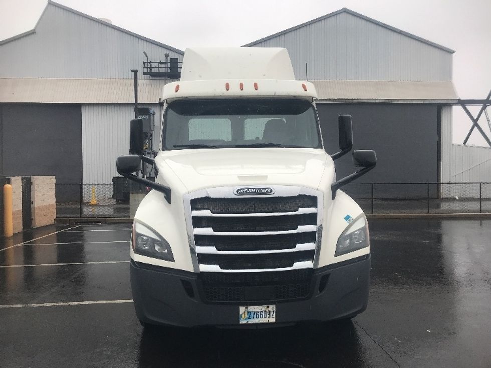 Day Cab Tractor-Heavy Duty Tractors-Freightliner-2019-T12664ST-Pittsburgh-PA-414,356\n\t\tmiles-$ 51,000 - Image 2