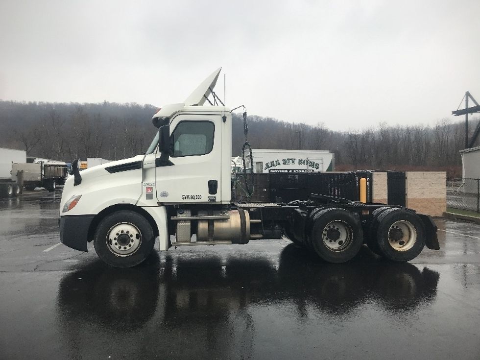 Day Cab Tractor-Heavy Duty Tractors-Freightliner-2019-T12664ST-Pittsburgh-PA-414,356\n\t\tmiles-$ 51,000 - Image 4
