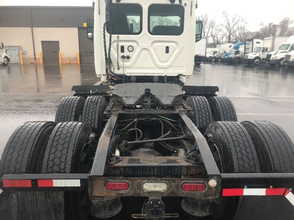 Day Cab Tractor-Heavy Duty Tractors-Freightliner-2019-T12664ST-Pittsburgh-PA-414,356\n\t\tmiles-$ 51,000 - Image 6