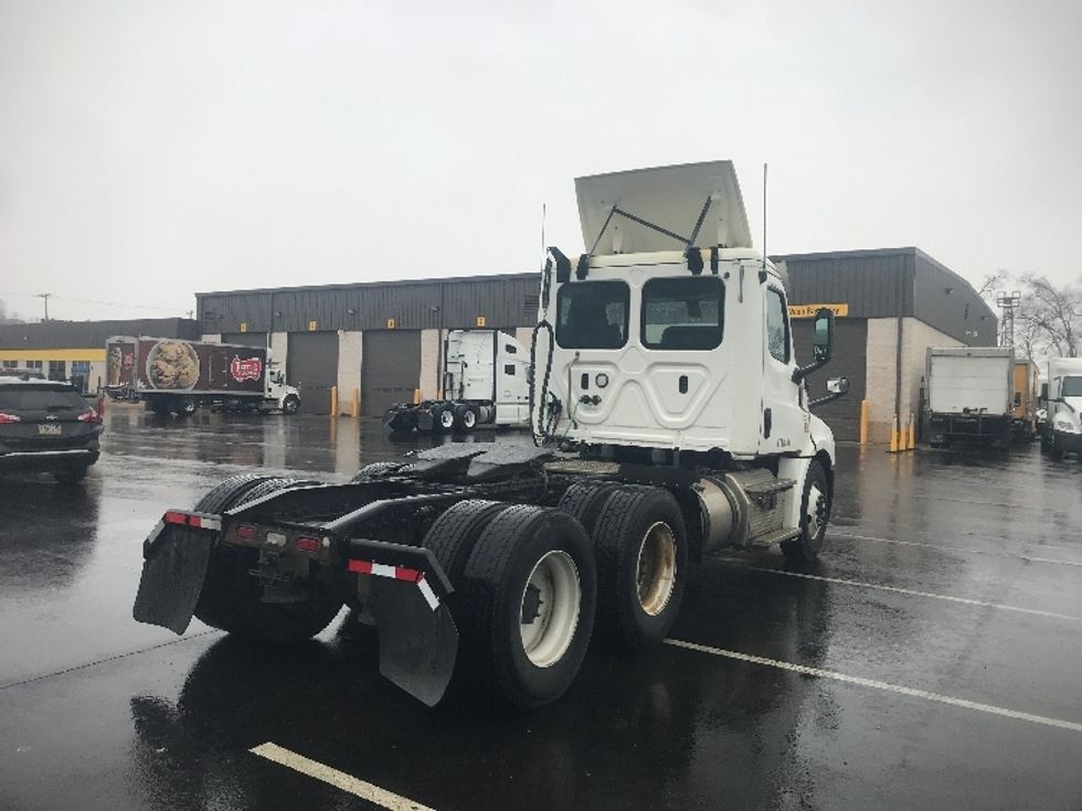 Day Cab Tractor-Heavy Duty Tractors-Freightliner-2019-T12664ST-Pittsburgh-PA-414,356\n\t\tmiles-$ 51,000 - Image 7