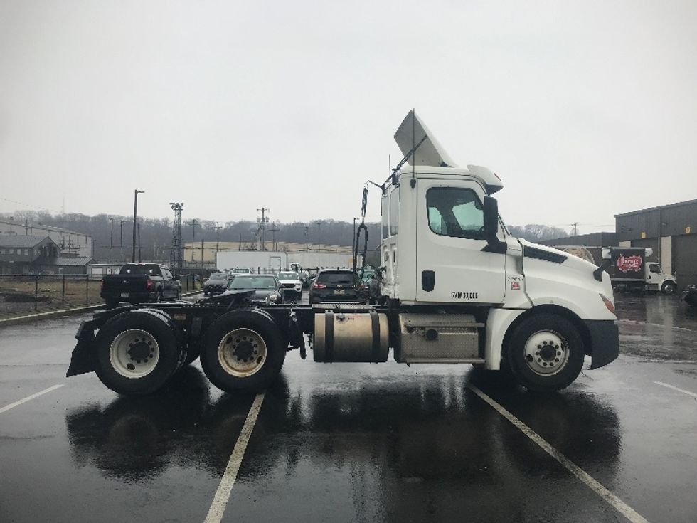 Day Cab Tractor-Heavy Duty Tractors-Freightliner-2019-T12664ST-Pittsburgh-PA-414,356\n\t\tmiles-$ 51,000 - Image 8
