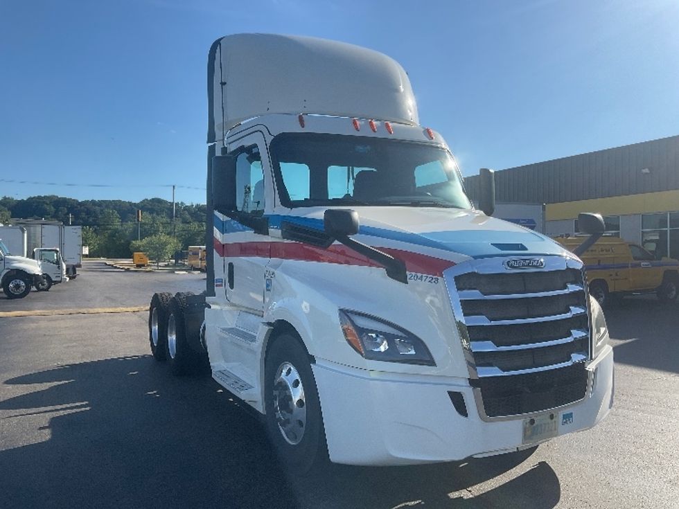 Day Cab Tractor-Heavy Duty Tractors-Freightliner-2019-T12664ST-Pittsburgh-PA-430,330\n\t\tmiles-$ 43,750 - Image 1