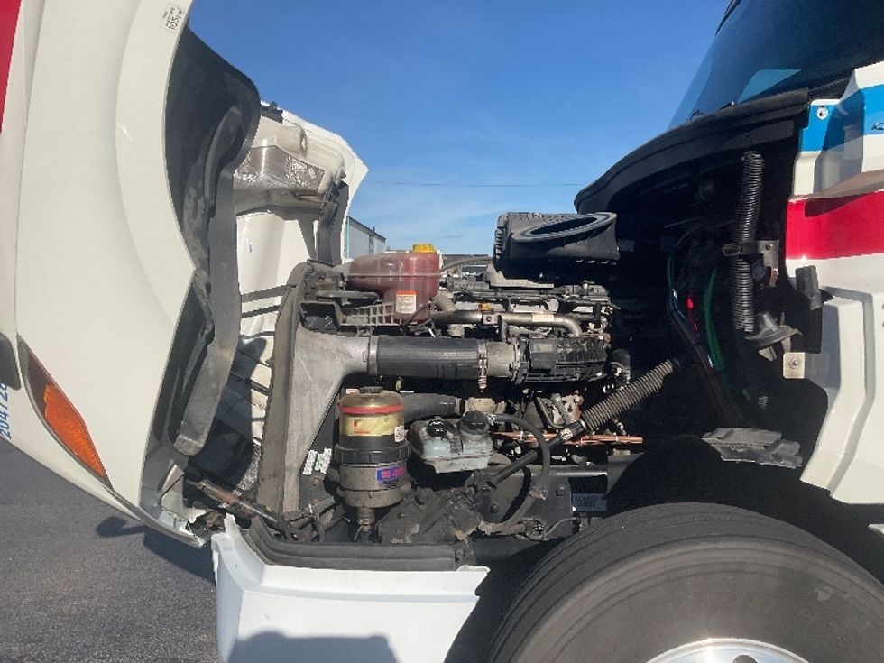 Day Cab Tractor-Heavy Duty Tractors-Freightliner-2019-T12664ST-Pittsburgh-PA-430,330\n\t\tmiles-$ 43,750 - Image 16