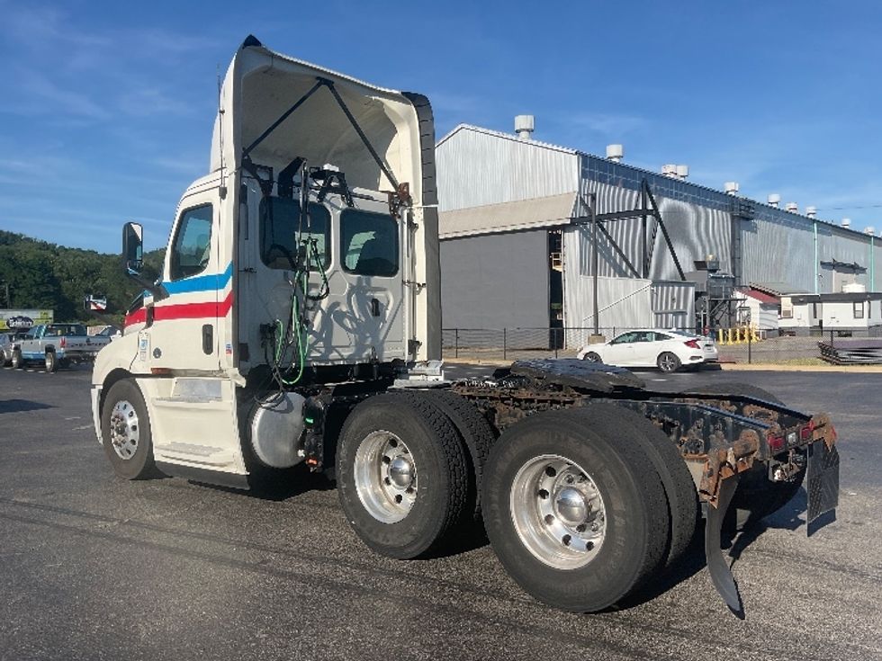 Day Cab Tractor-Heavy Duty Tractors-Freightliner-2019-T12664ST-Pittsburgh-PA-430,330\n\t\tmiles-$ 43,750 - Image 5