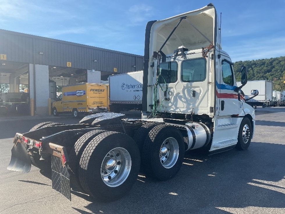 Day Cab Tractor-Heavy Duty Tractors-Freightliner-2019-T12664ST-Pittsburgh-PA-430,330\n\t\tmiles-$ 43,750 - Image 7