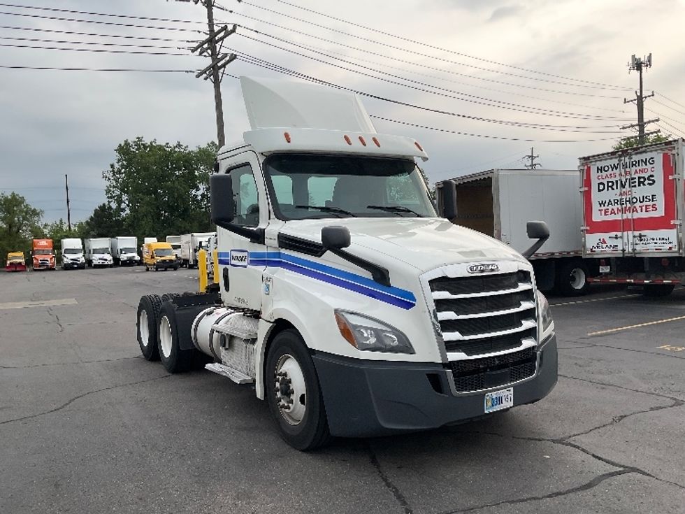 Day Cab Tractor-Heavy Duty Tractors-Freightliner-2019-T12664ST-Plymouth-MI-599,937\n\t\tmiles-$ 30,500 - Image 1