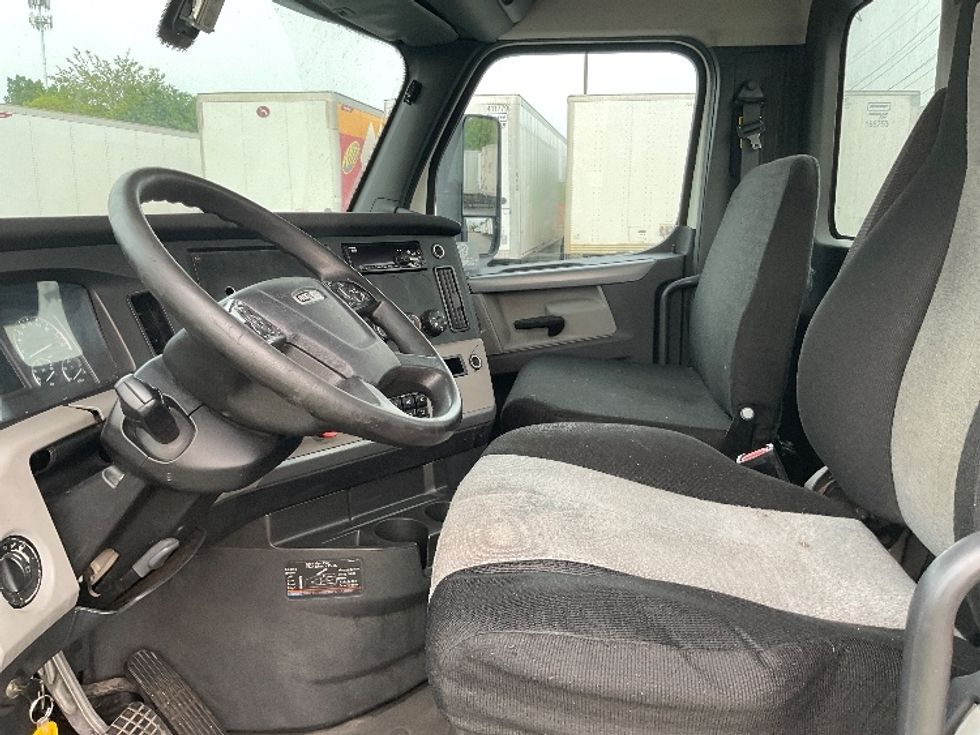 Day Cab Tractor-Heavy Duty Tractors-Freightliner-2019-T12664ST-Plymouth-MI-599,937\n\t\tmiles-$ 30,500 - Image 10