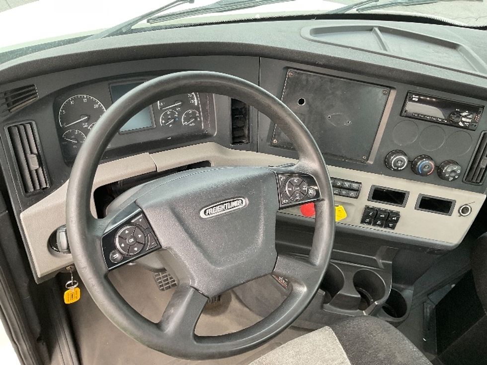 Day Cab Tractor-Heavy Duty Tractors-Freightliner-2019-T12664ST-Plymouth-MI-599,937\n\t\tmiles-$ 30,500 - Image 11