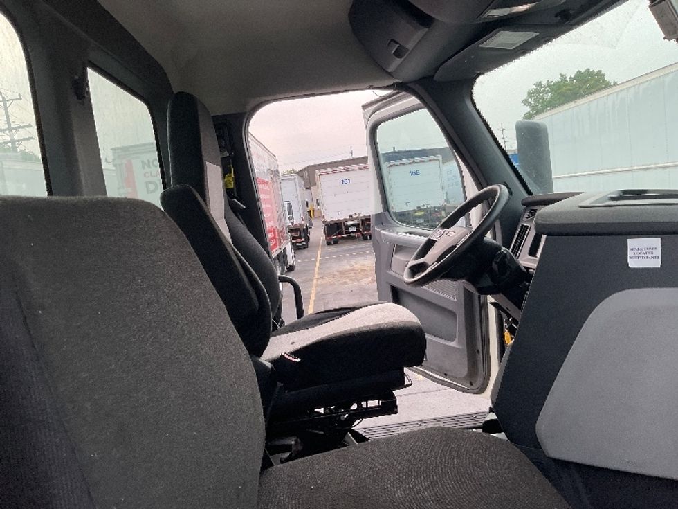 Day Cab Tractor-Heavy Duty Tractors-Freightliner-2019-T12664ST-Plymouth-MI-599,937\n\t\tmiles-$ 30,500 - Image 14