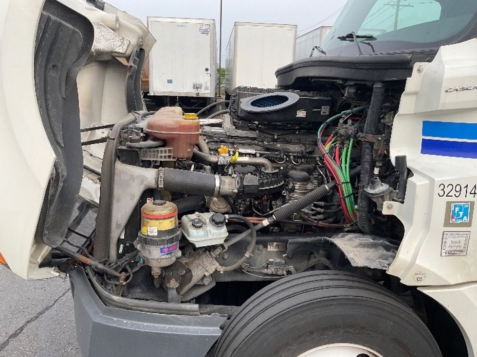 Day Cab Tractor-Heavy Duty Tractors-Freightliner-2019-T12664ST-Plymouth-MI-599,937\n\t\tmiles-$ 30,500 - Image 16