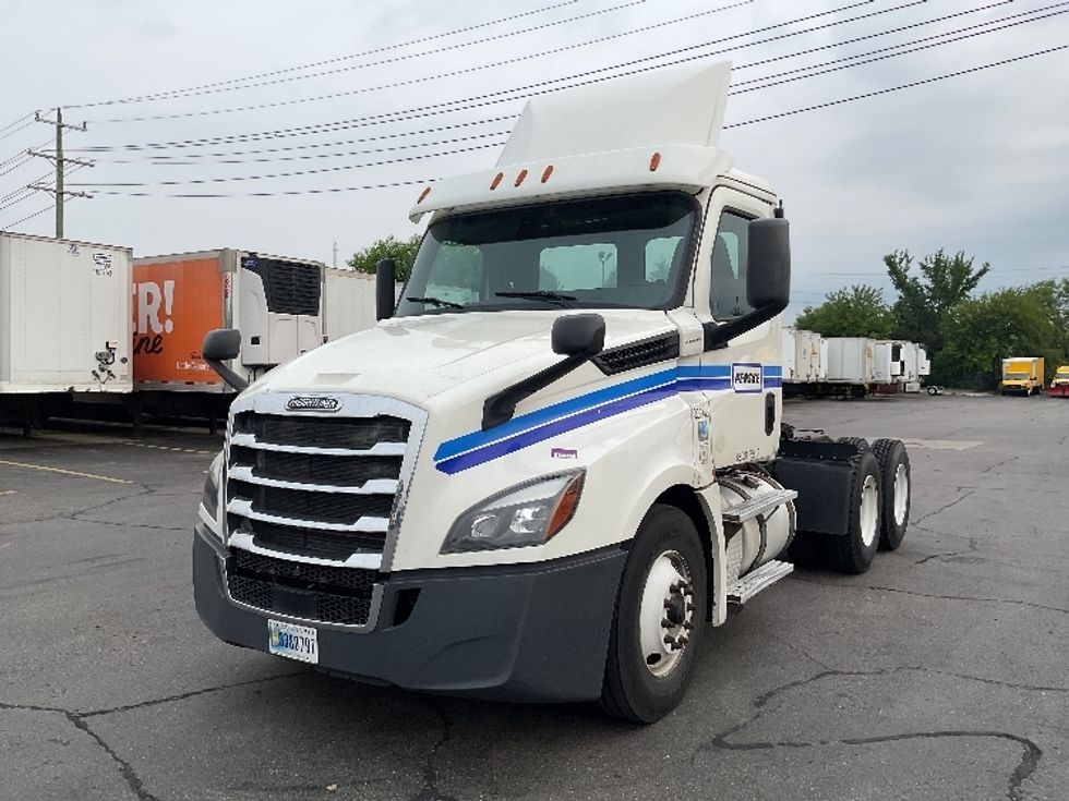 Day Cab Tractor-Heavy Duty Tractors-Freightliner-2019-T12664ST-Plymouth-MI-599,937\n\t\tmiles-$ 30,500 - Image 3