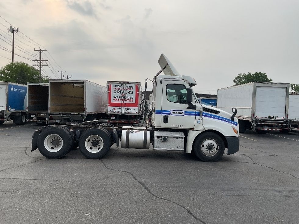 Day Cab Tractor-Heavy Duty Tractors-Freightliner-2019-T12664ST-Plymouth-MI-599,937\n\t\tmiles-$ 30,500 - Image 8