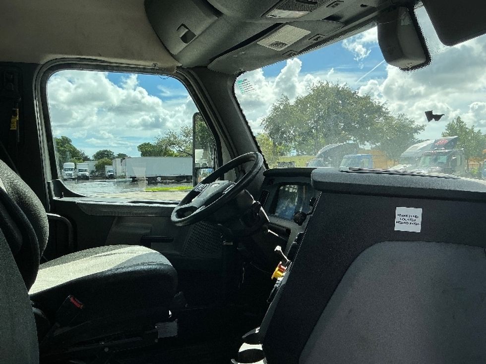 Day Cab Tractor-Heavy Duty Tractors-Freightliner-2019-T12664ST-Pompano Beach-FL-252,810\n\t\tmiles-$ 50,500 - Image 14