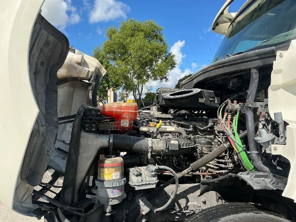 Day Cab Tractor-Heavy Duty Tractors-Freightliner-2019-T12664ST-Pompano Beach-FL-252,810\n\t\tmiles-$ 50,500 - Image 16