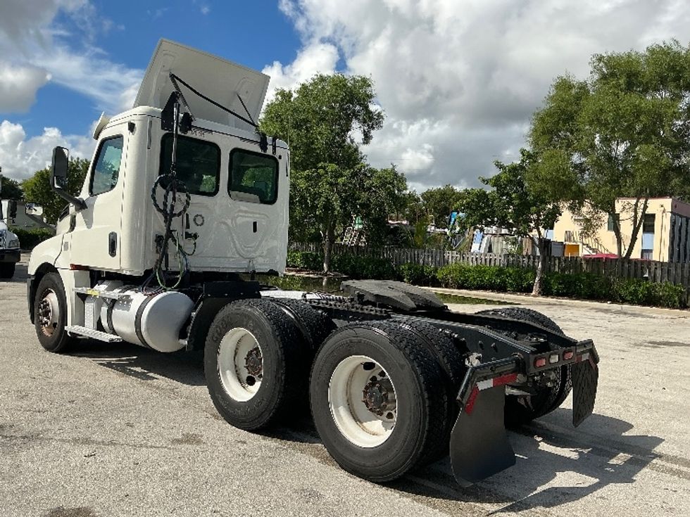 Day Cab Tractor-Heavy Duty Tractors-Freightliner-2019-T12664ST-Pompano Beach-FL-252,810\n\t\tmiles-$ 50,500 - Image 5