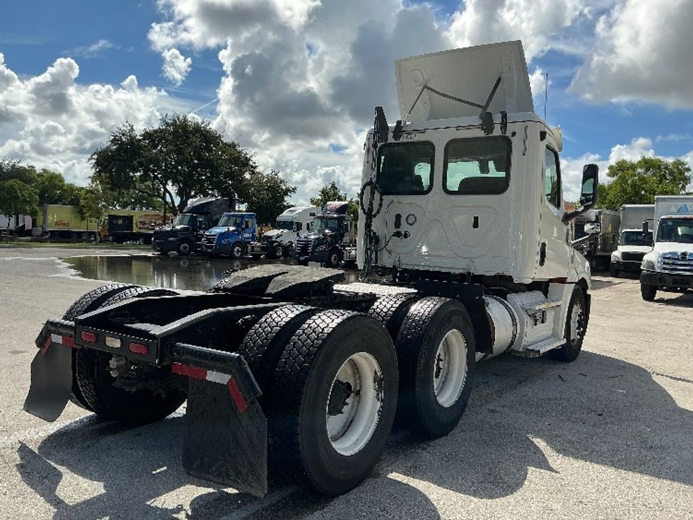 Day Cab Tractor-Heavy Duty Tractors-Freightliner-2019-T12664ST-Pompano Beach-FL-252,810\n\t\tmiles-$ 50,500 - Image 7