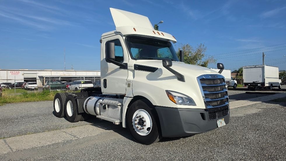 Day Cab Tractor-Heavy Duty Tractors-Freightliner-2019-T12664ST-Pompano Beach-FL-258,552\n\t\tmiles-$ 50,250 - Image 1