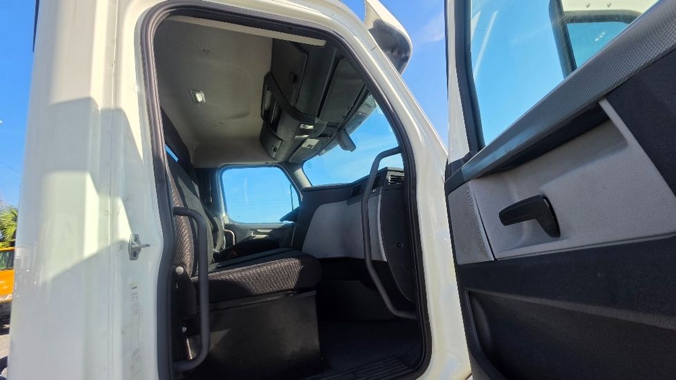 Day Cab Tractor-Heavy Duty Tractors-Freightliner-2019-T12664ST-Pompano Beach-FL-258,552\n\t\tmiles-$ 50,250 - Image 12