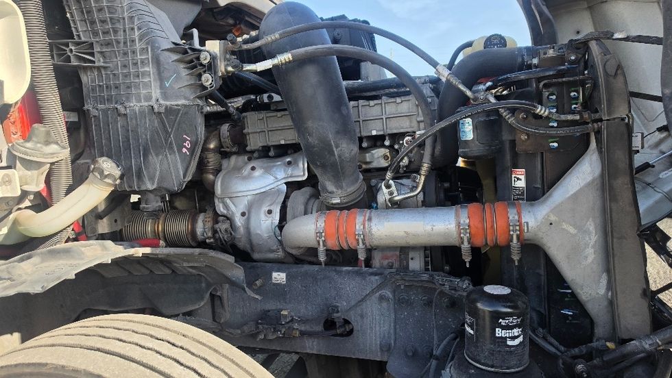 Day Cab Tractor-Heavy Duty Tractors-Freightliner-2019-T12664ST-Pompano Beach-FL-258,552\n\t\tmiles-$ 50,250 - Image 15