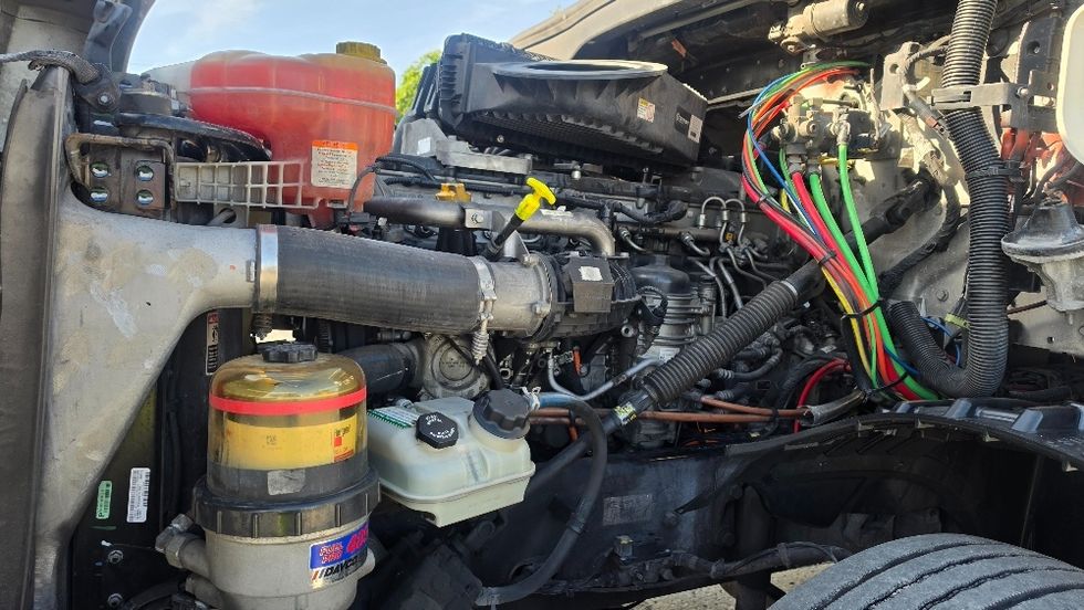 Day Cab Tractor-Heavy Duty Tractors-Freightliner-2019-T12664ST-Pompano Beach-FL-258,552\n\t\tmiles-$ 50,250 - Image 16