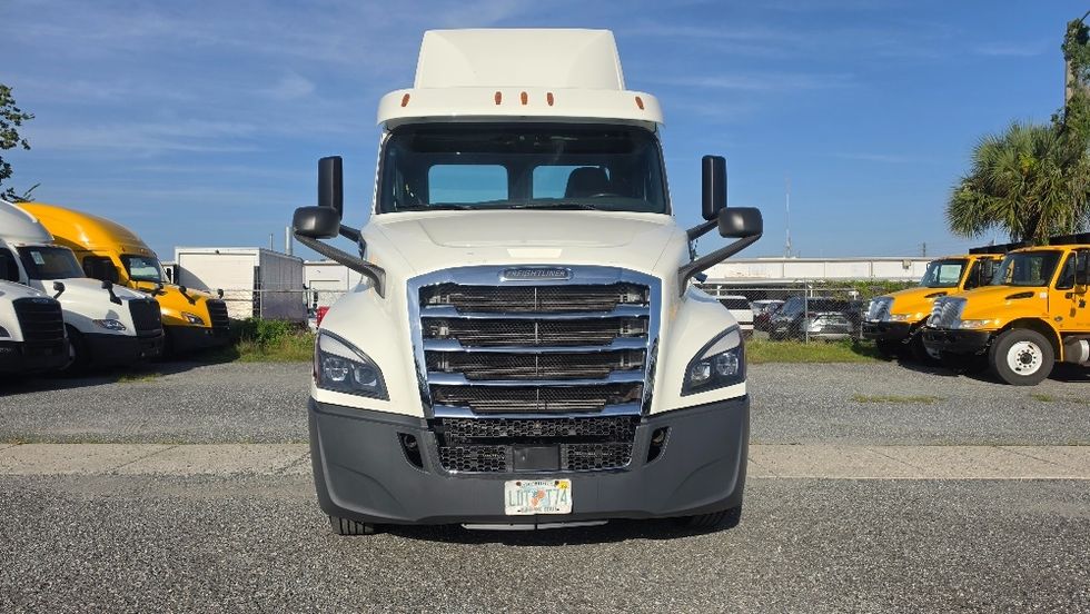 Day Cab Tractor-Heavy Duty Tractors-Freightliner-2019-T12664ST-Pompano Beach-FL-258,552\n\t\tmiles-$ 50,250 - Image 2