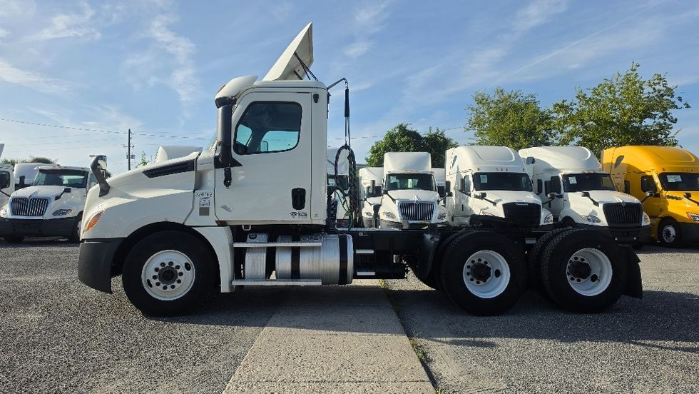 Day Cab Tractor-Heavy Duty Tractors-Freightliner-2019-T12664ST-Pompano Beach-FL-258,552\n\t\tmiles-$ 50,250 - Image 4