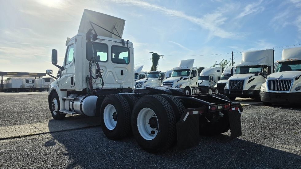Day Cab Tractor-Heavy Duty Tractors-Freightliner-2019-T12664ST-Pompano Beach-FL-258,552\n\t\tmiles-$ 50,250 - Image 5