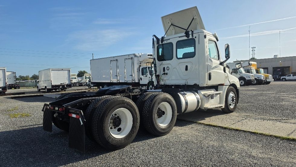 Day Cab Tractor-Heavy Duty Tractors-Freightliner-2019-T12664ST-Pompano Beach-FL-258,552\n\t\tmiles-$ 50,250 - Image 7