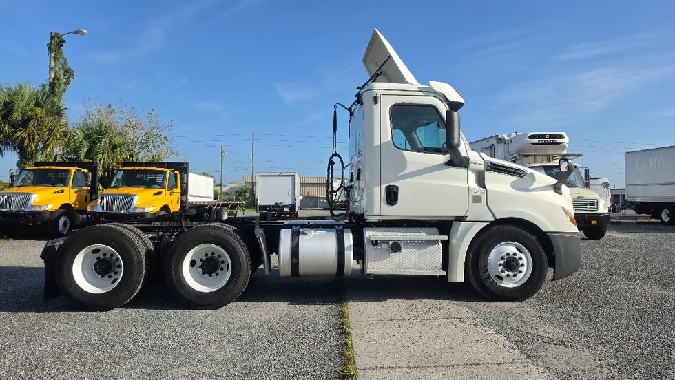 Day Cab Tractor-Heavy Duty Tractors-Freightliner-2019-T12664ST-Pompano Beach-FL-258,552\n\t\tmiles-$ 50,250 - Image 8