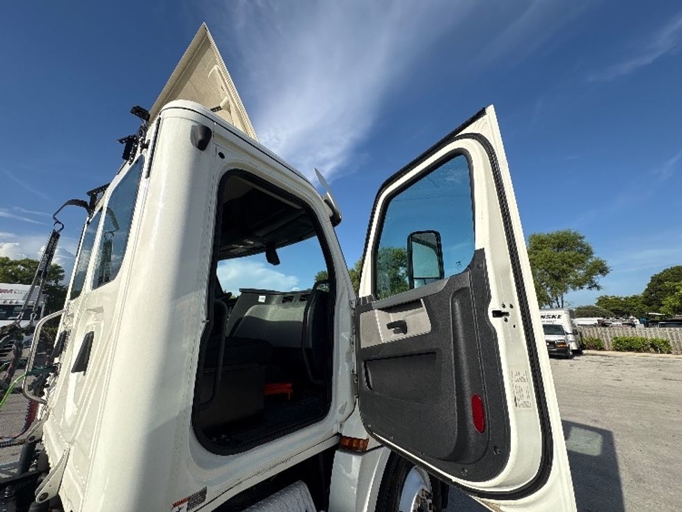 Day Cab Tractor-Heavy Duty Tractors-Freightliner-2019-T12664ST-Pompano Beach-FL-265,257\n\t\tmiles-$ 48,250 - Image 12