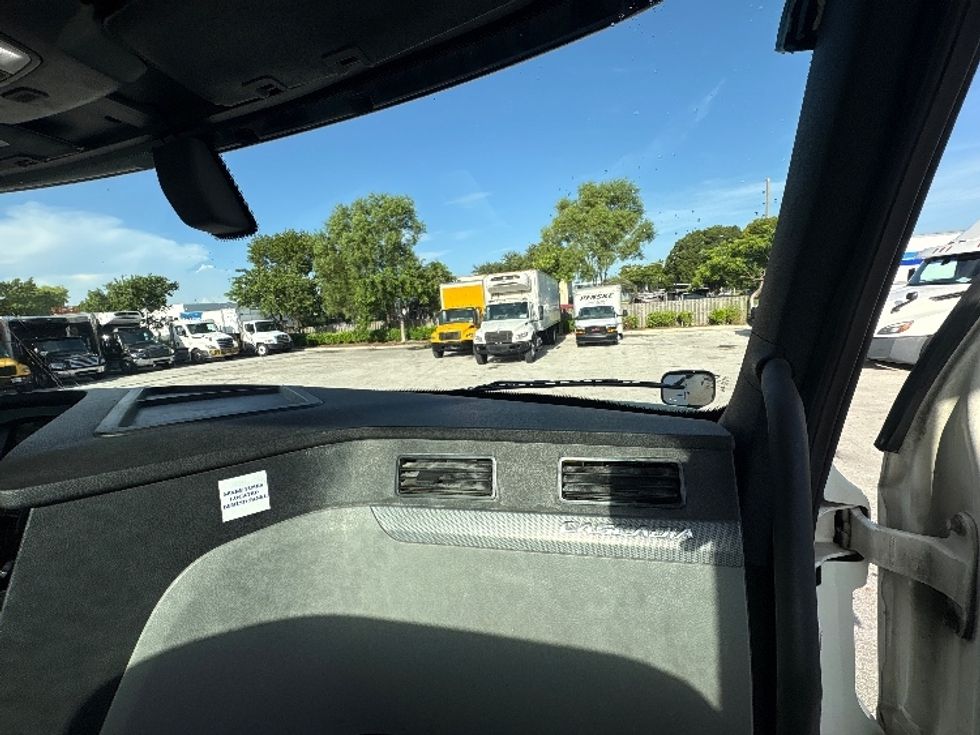 Day Cab Tractor-Heavy Duty Tractors-Freightliner-2019-T12664ST-Pompano Beach-FL-265,257\n\t\tmiles-$ 48,250 - Image 13