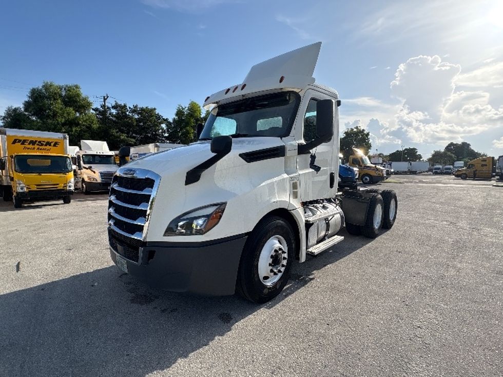 Day Cab Tractor-Heavy Duty Tractors-Freightliner-2019-T12664ST-Pompano Beach-FL-265,257\n\t\tmiles-$ 48,250 - Image 3