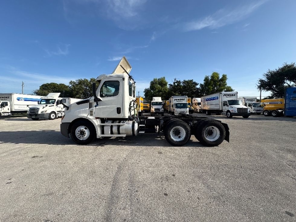 Day Cab Tractor-Heavy Duty Tractors-Freightliner-2019-T12664ST-Pompano Beach-FL-265,257\n\t\tmiles-$ 48,250 - Image 4