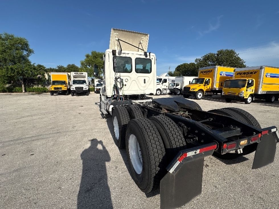Day Cab Tractor-Heavy Duty Tractors-Freightliner-2019-T12664ST-Pompano Beach-FL-265,257\n\t\tmiles-$ 48,250 - Image 5