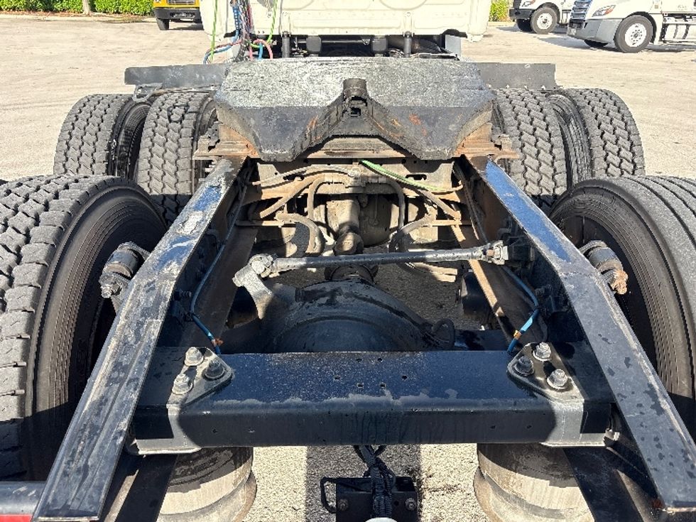 Day Cab Tractor-Heavy Duty Tractors-Freightliner-2019-T12664ST-Pompano Beach-FL-265,257\n\t\tmiles-$ 48,250 - Image 6
