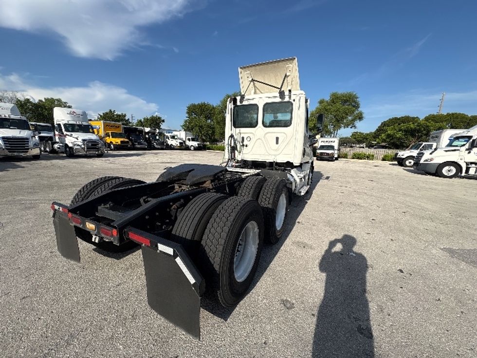Day Cab Tractor-Heavy Duty Tractors-Freightliner-2019-T12664ST-Pompano Beach-FL-265,257\n\t\tmiles-$ 48,250 - Image 7
