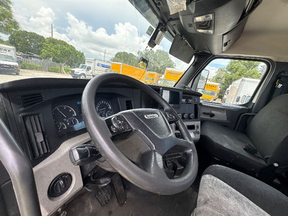 Day Cab Tractor-Heavy Duty Tractors-Freightliner-2019-T12664ST-Pompano Beach-FL-274,148\n\t\tmiles-$ 48,500 - Image 10