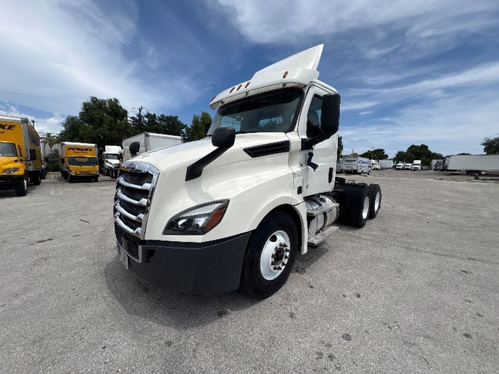Day Cab Tractor-Heavy Duty Tractors-Freightliner-2019-T12664ST-Pompano Beach-FL-274,148\n\t\tmiles-$ 48,500 - Image 3