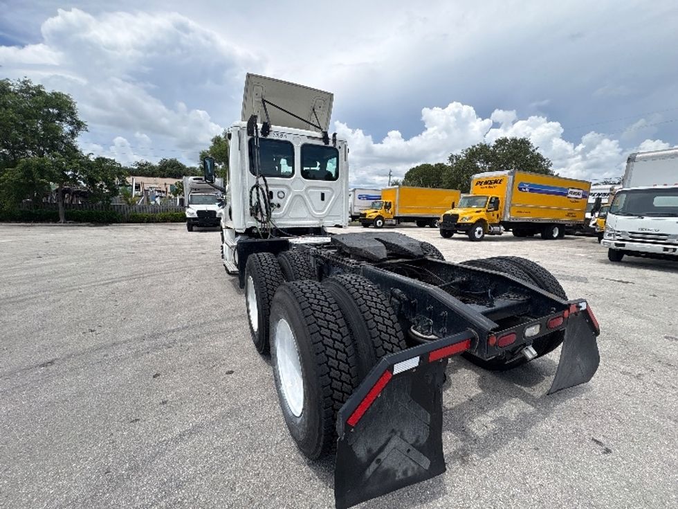Day Cab Tractor-Heavy Duty Tractors-Freightliner-2019-T12664ST-Pompano Beach-FL-274,148\n\t\tmiles-$ 48,500 - Image 5