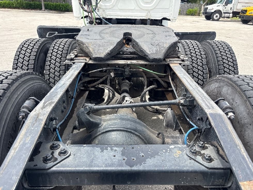 Day Cab Tractor-Heavy Duty Tractors-Freightliner-2019-T12664ST-Pompano Beach-FL-274,148\n\t\tmiles-$ 48,500 - Image 6