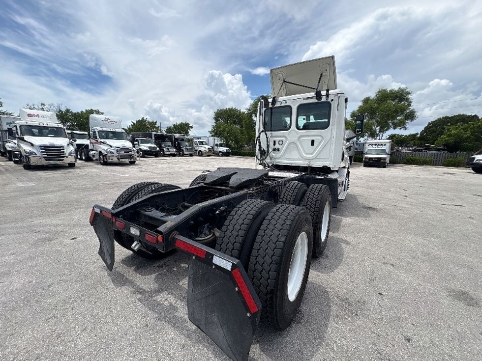 Day Cab Tractor-Heavy Duty Tractors-Freightliner-2019-T12664ST-Pompano Beach-FL-274,148\n\t\tmiles-$ 48,500 - Image 7