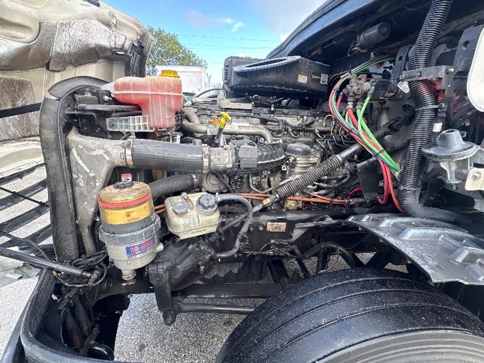 Day Cab Tractor-Heavy Duty Tractors-Freightliner-2019-T12664ST-Pompano Beach-FL-281,189\n\t\tmiles-$ 52,000 - Image 16